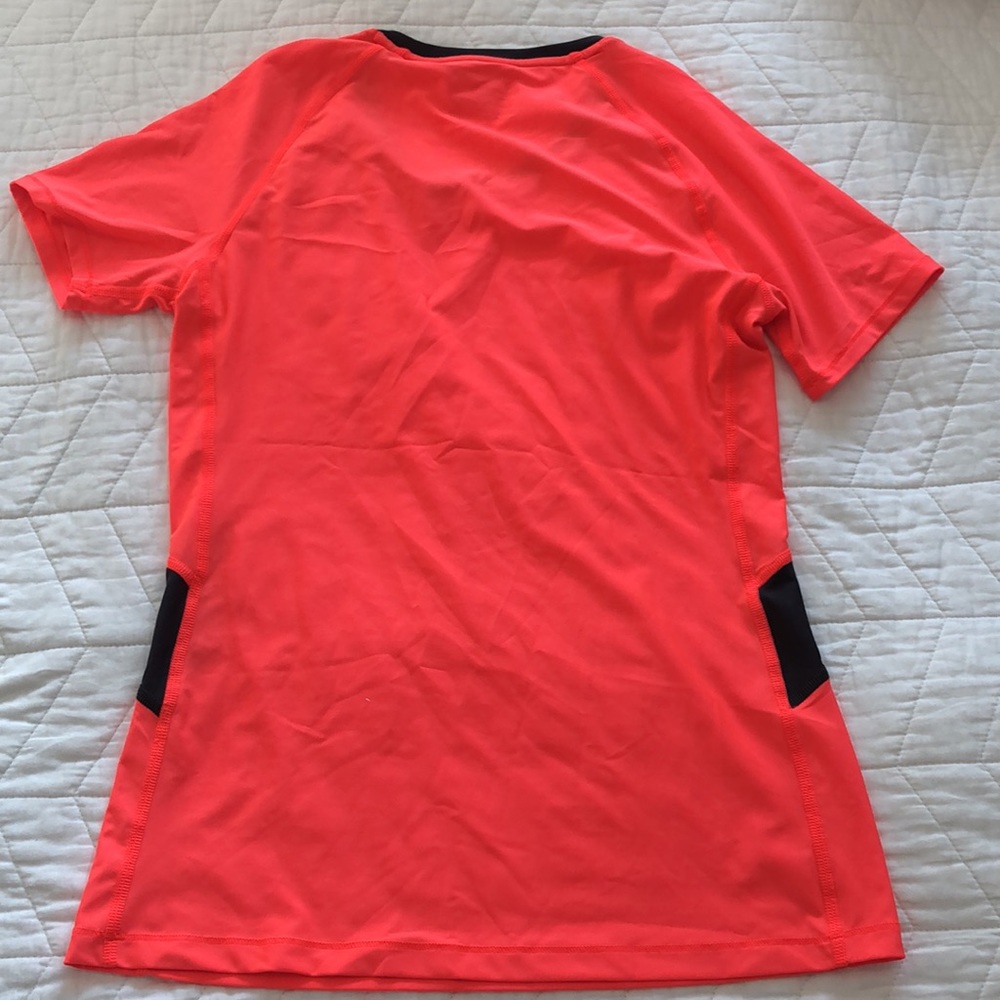 Under Armour top - Picture 3 of 3